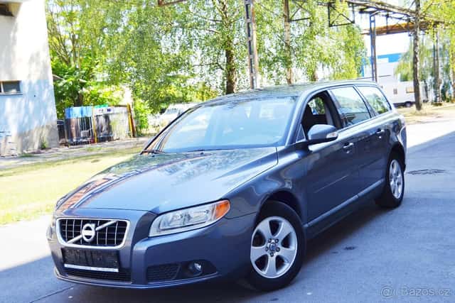 VOLVO V70 2.0 D3 KOMBI KINETIC/2010/MANUÁL/KLIMA/SENZORY/