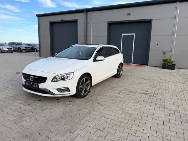 Volvo v60 R-design 2018 2.0D4 140kw Webasto manuál
