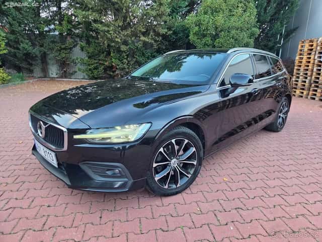 Volvo V60 2.0D3 2021 Momentum,kamera,navi,serviska