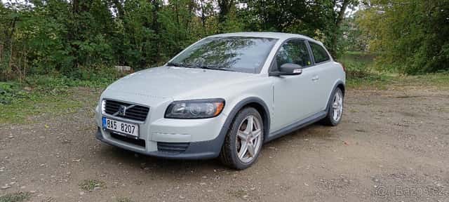VOLVO C30 - nebourané, servisní kniha