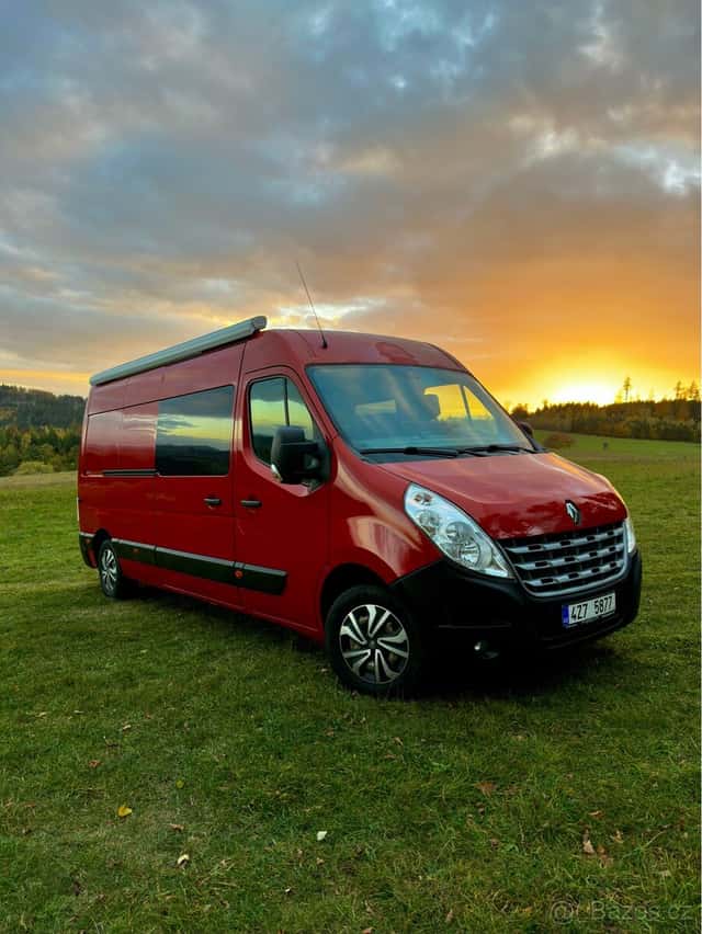 Renault Master L3H2 – obytná dodávka s garáží pro 2 motorky