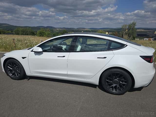 TESLA model 3 Highland 2025